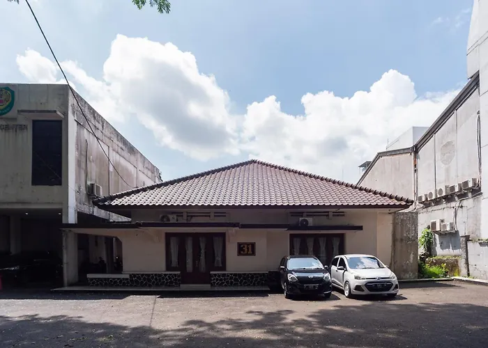 RedDoorz Plus near RS PMI Bogor